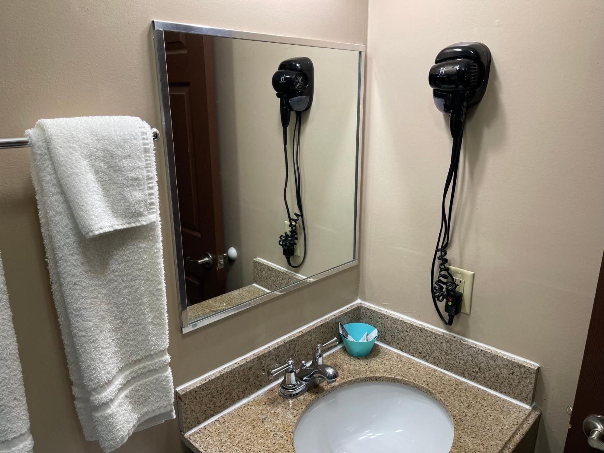 Economy Inn & Suites Ashtabula Εξωτερικό φωτογραφία