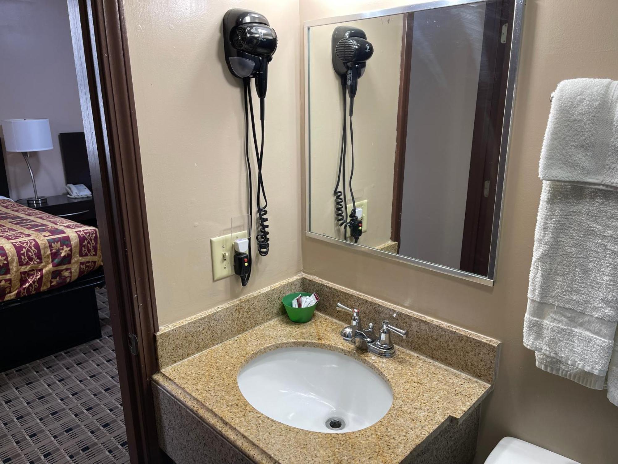 Economy Inn & Suites Ashtabula Εξωτερικό φωτογραφία