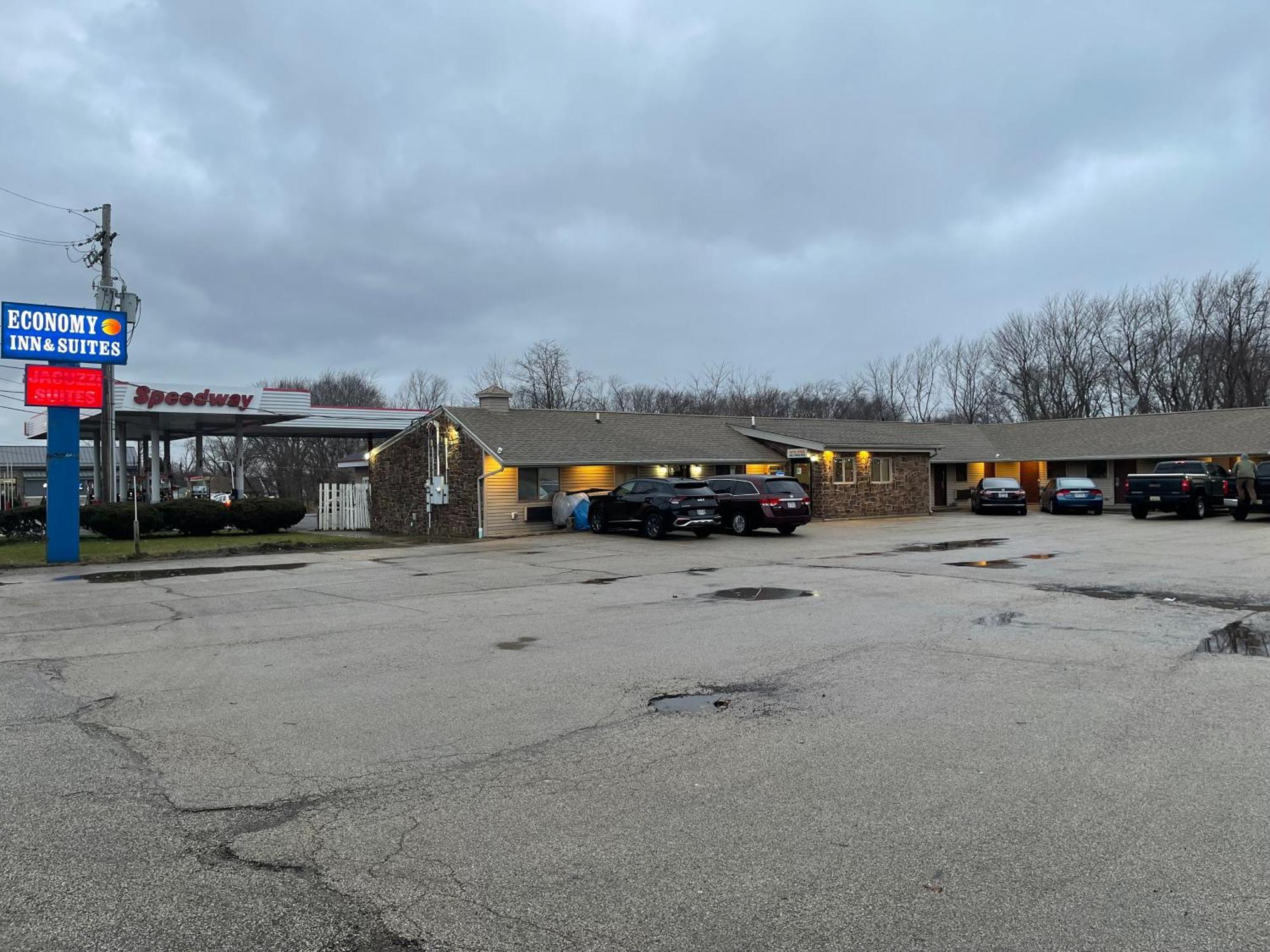 Economy Inn & Suites Ashtabula Εξωτερικό φωτογραφία