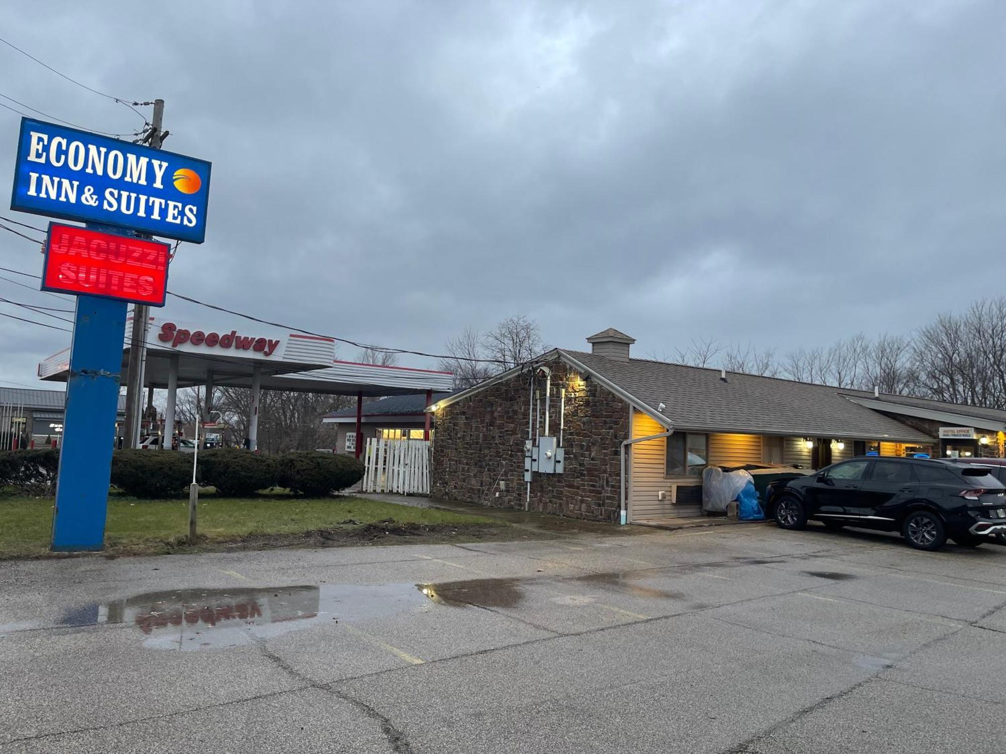 Economy Inn & Suites Ashtabula Εξωτερικό φωτογραφία