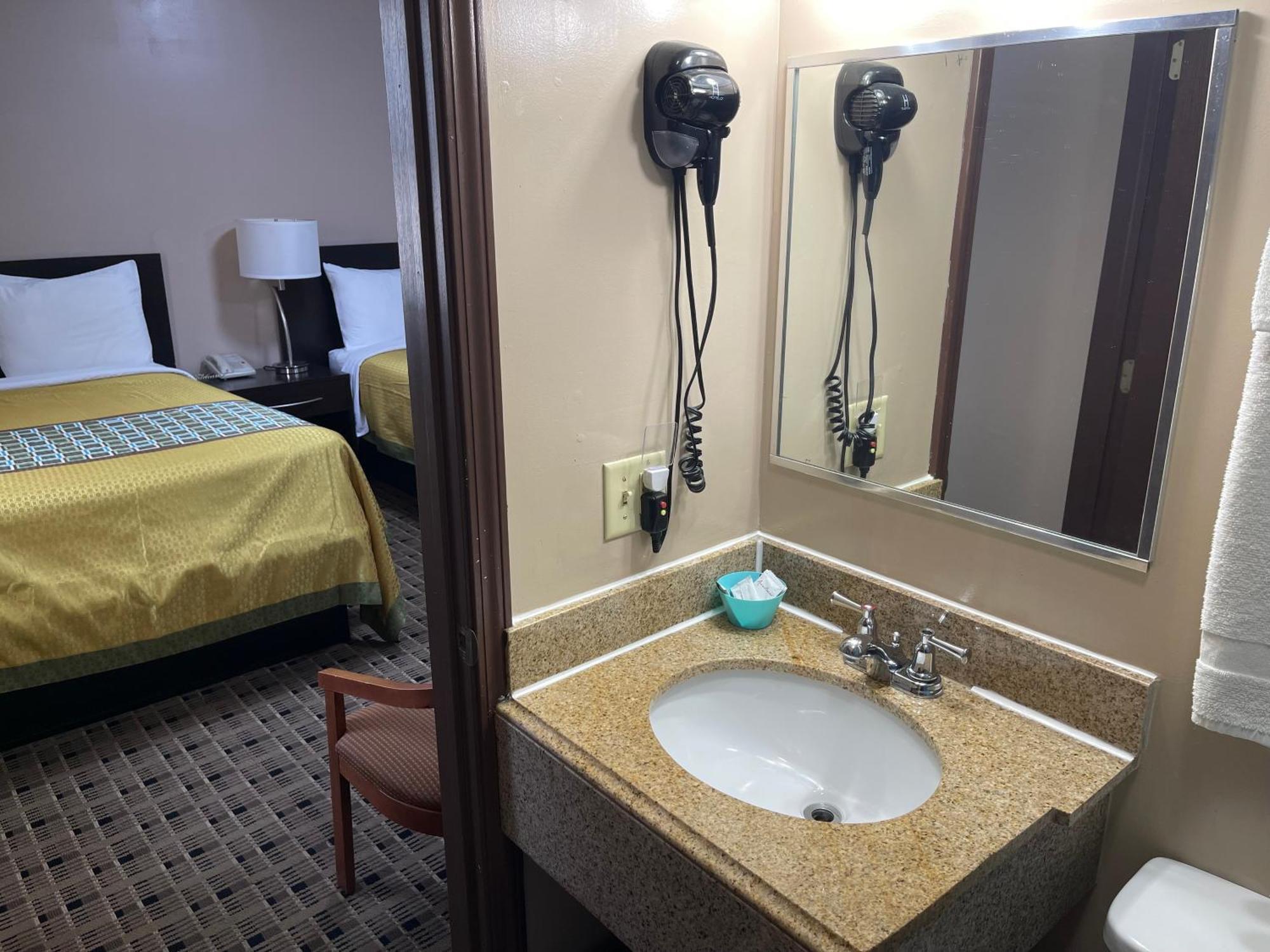 Economy Inn & Suites Ashtabula Εξωτερικό φωτογραφία